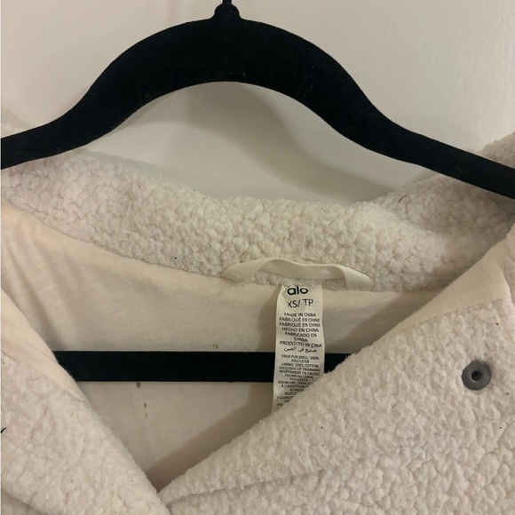 Alo micro Sherpa shacket ivory - pilling and natural wear and tear - Picture 3 of 7